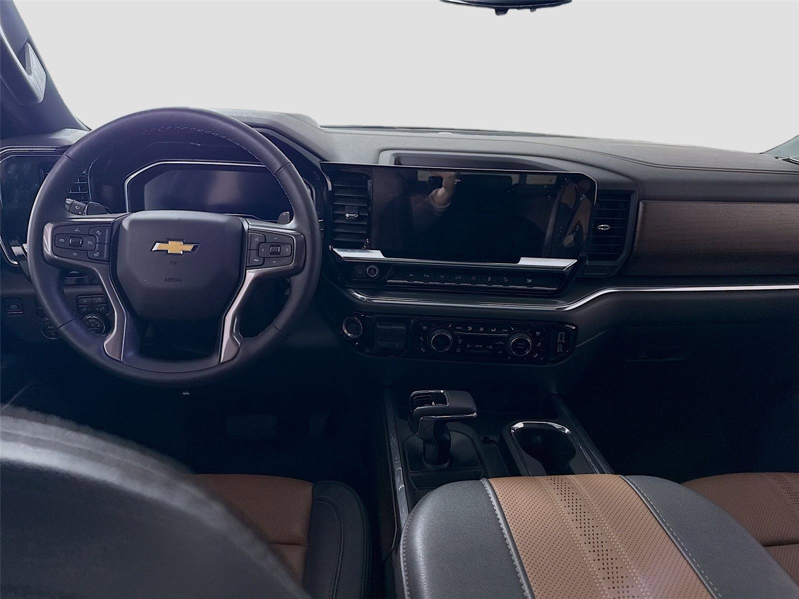 Used 2025 Chevrolet Silverado 1500 High Country w/ Technology Package image 2