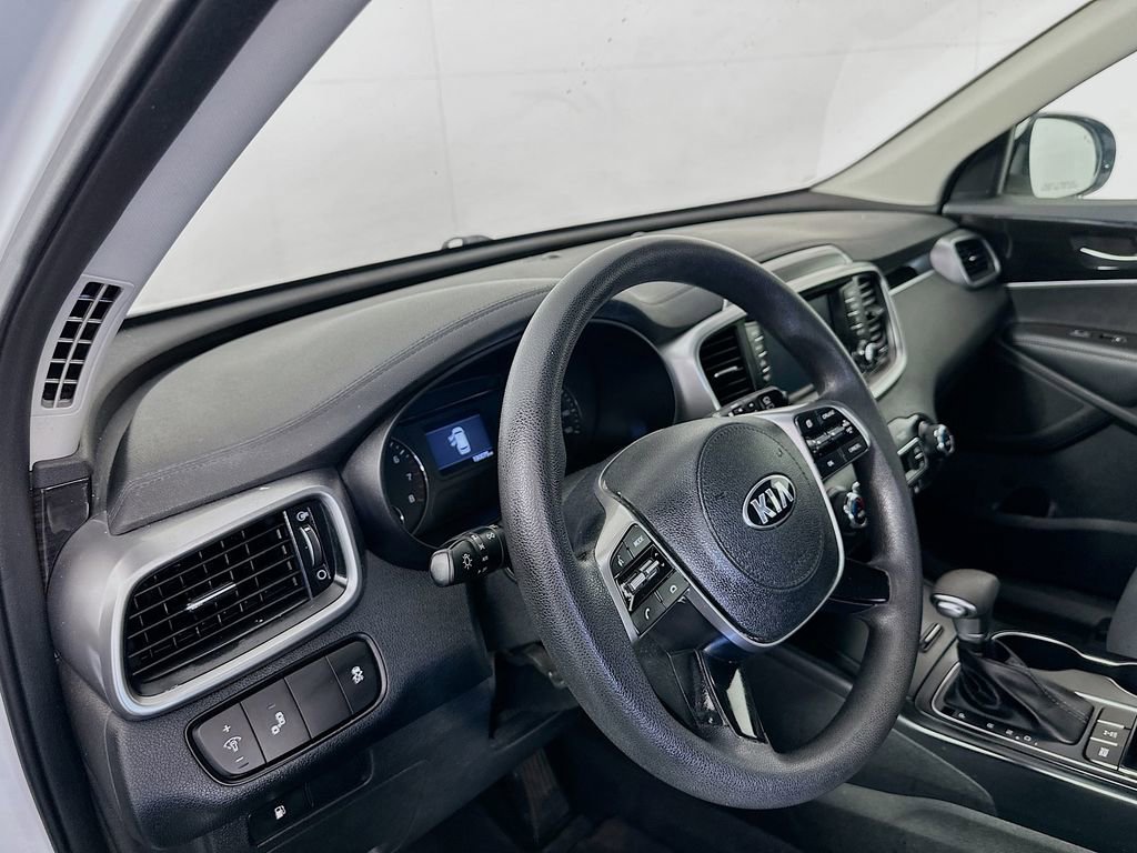 Used 2019 Kia Sorento LX image 9