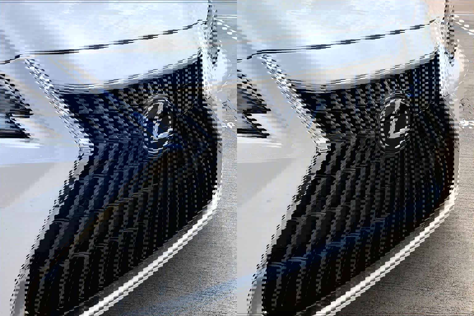 Used 2025 Lexus ES 350 w/ Premium Package image 30