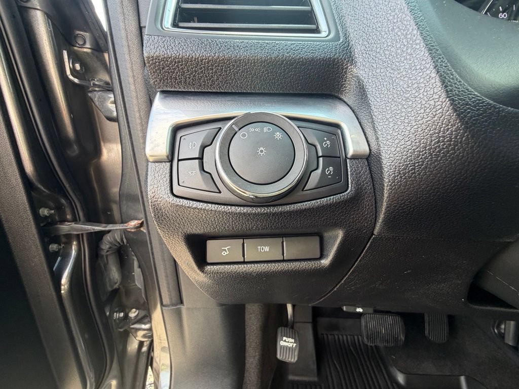 Used 2017 Ford Explorer Sport AWD/4WD image 3