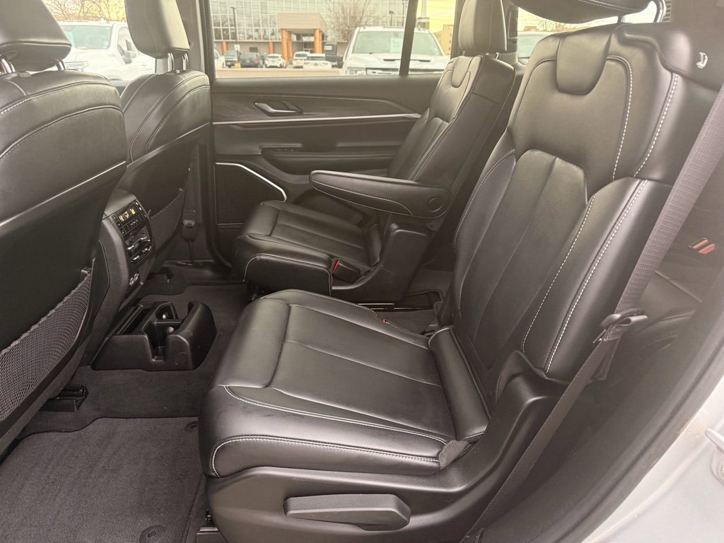 Used 2022 Jeep Grand Cherokee L Limited AWD/4WD image 16