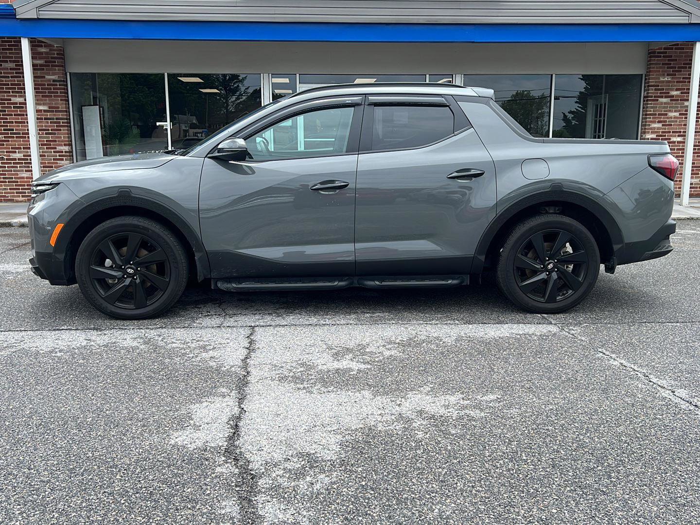 Used 2024 Hyundai Santa Cruz Night AWD/4WD image 2