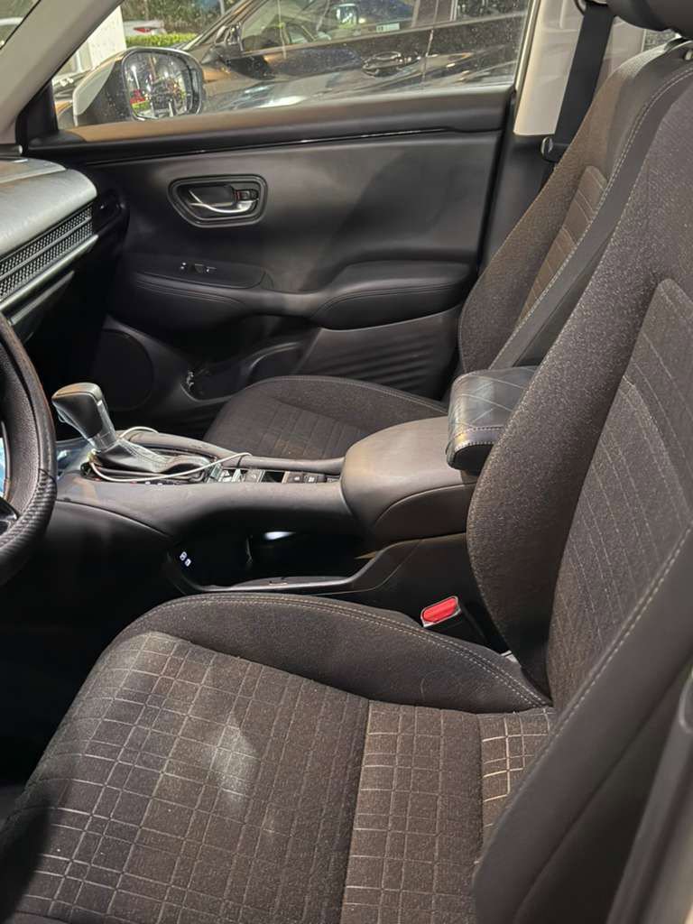 Used 2025 Honda HR-V LX image 13