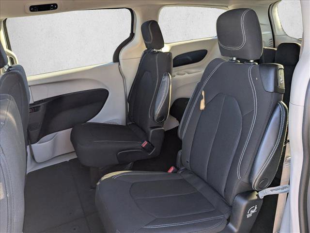 Used 2022 Chrysler Voyager LX image 17