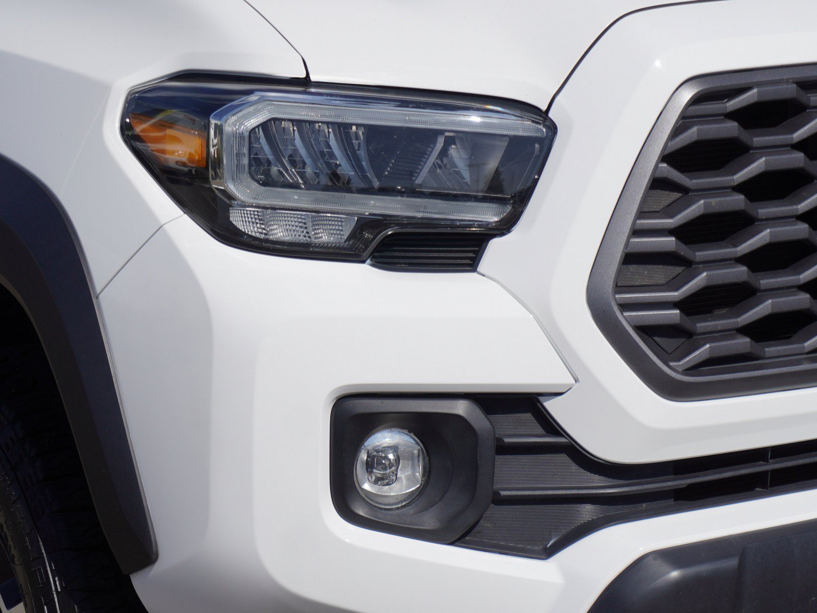 Used 2022 Toyota Tacoma TRD Off-Road w/ Technology Package AWD/4WD image 3
