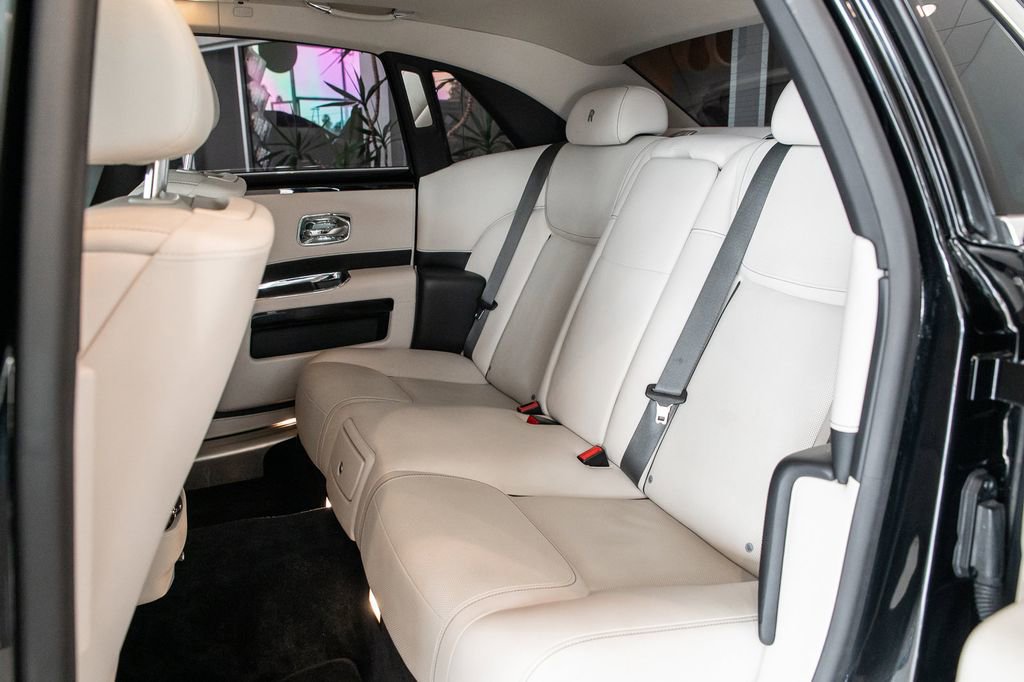 Used 2018 Rolls-Royce Ghost image 34