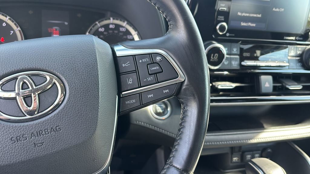 Used 2020 Toyota Highlander LE image 18