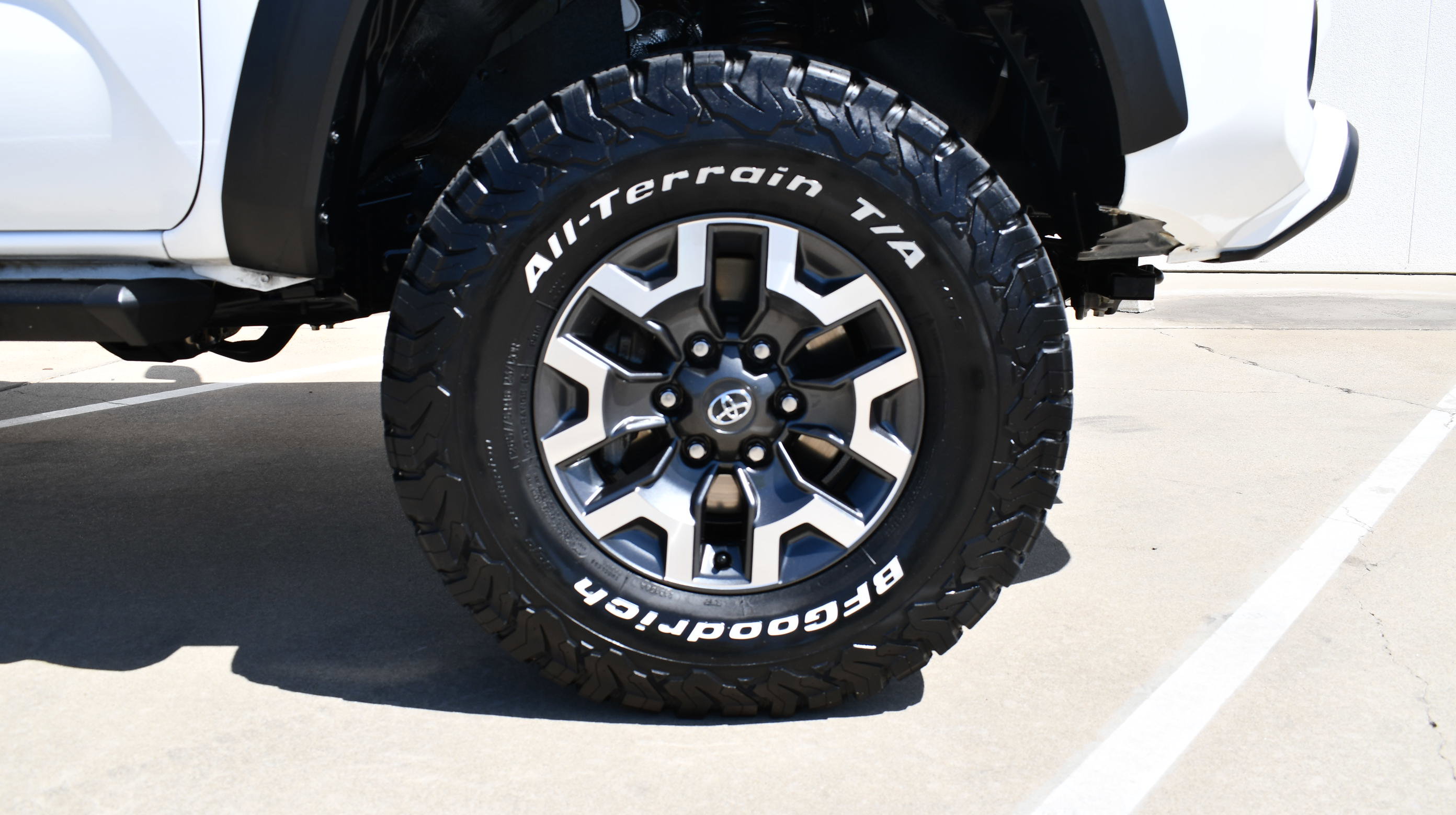 Used 2022 Toyota Tacoma TRD Off-Road w/ Technology Package image 5