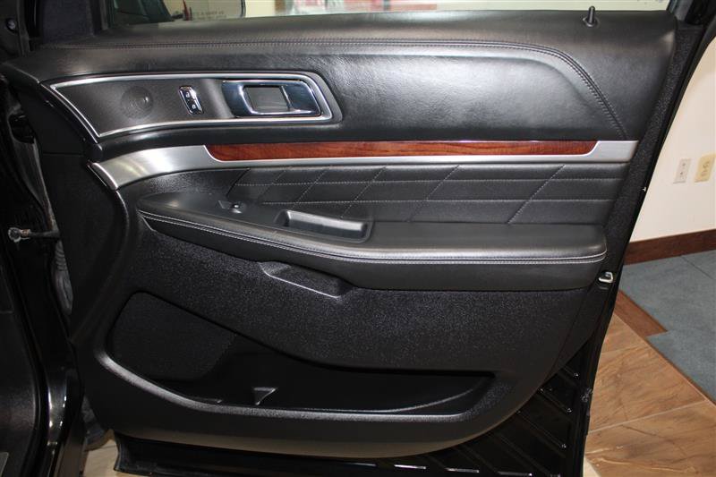 Used 2016 Ford Explorer Platinum AWD/4WD image 38