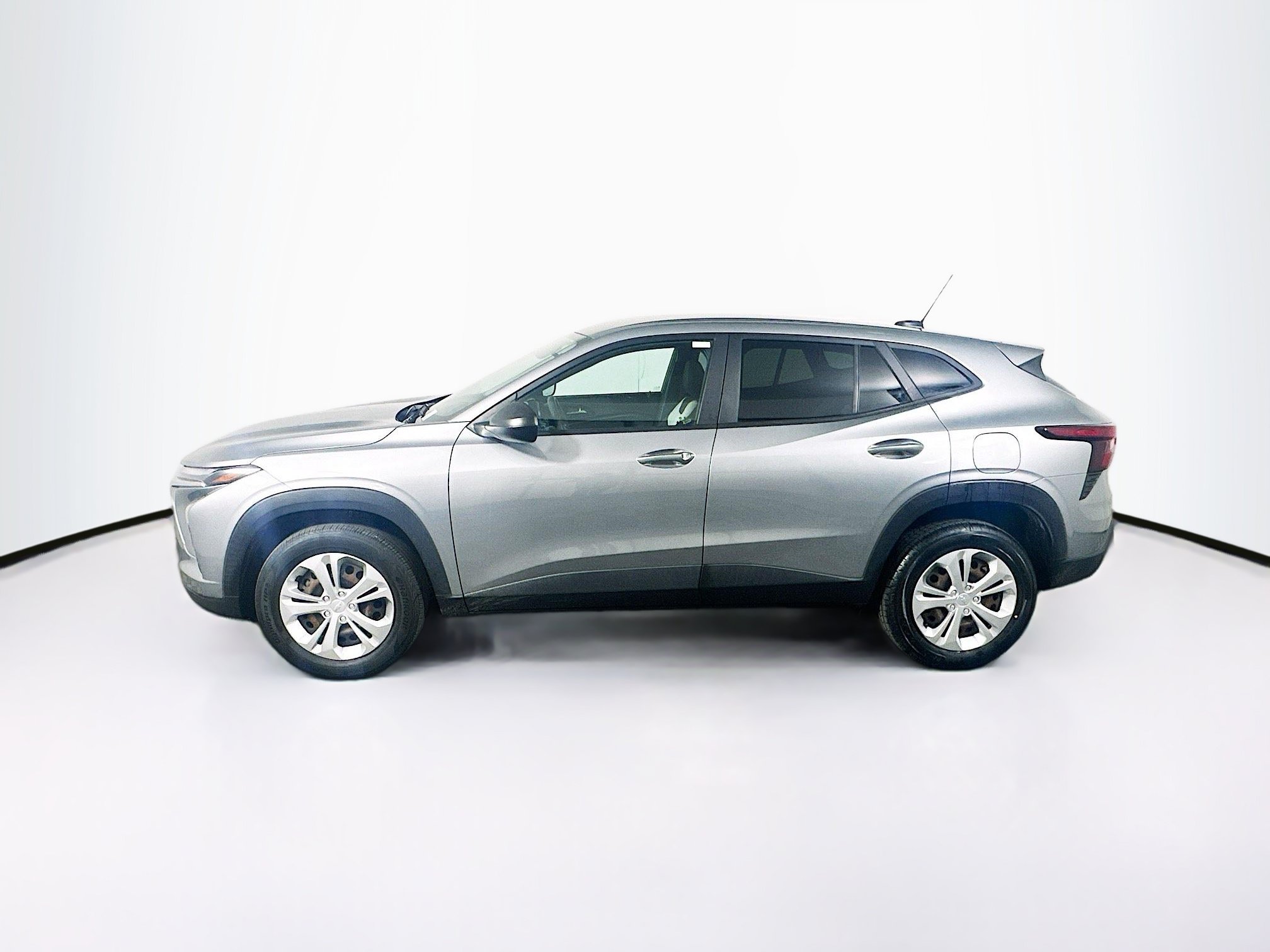 Used 2024 Chevrolet Trax LS FWD image 4