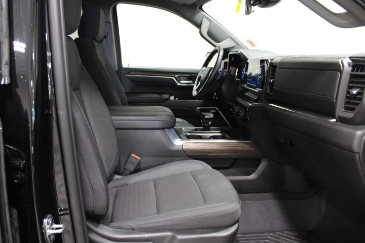Used 2024 Chevrolet Silverado 1500 RST AWD/4WD image 25