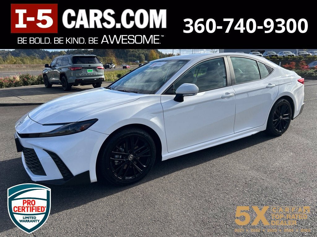 Used 2025 Toyota Camry SE FWD image 1