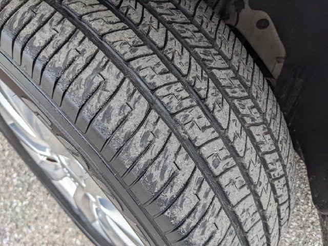 Used 2017 Jeep Cherokee Overland w/ Technology Group AWD/4WD image 35