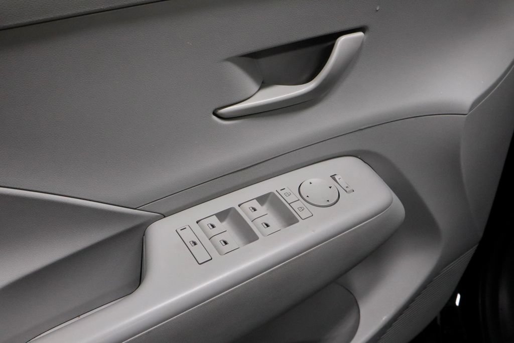 Certified 2025 Hyundai Kona SEL FWD image 23