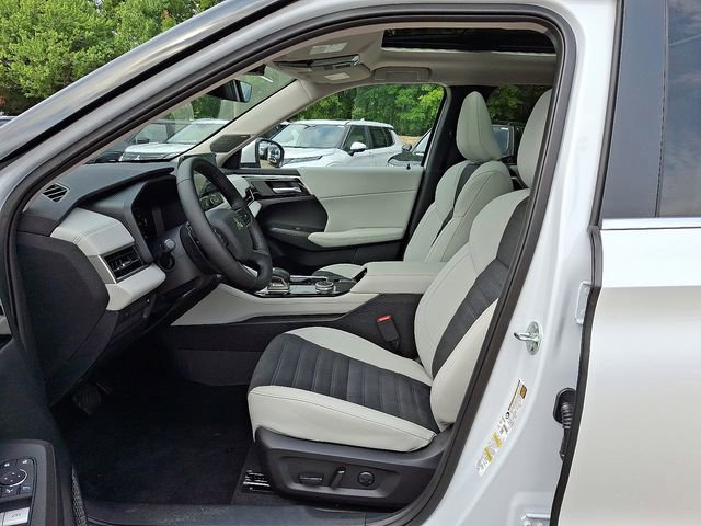 New 2025 Mitsubishi Outlander SE image 11