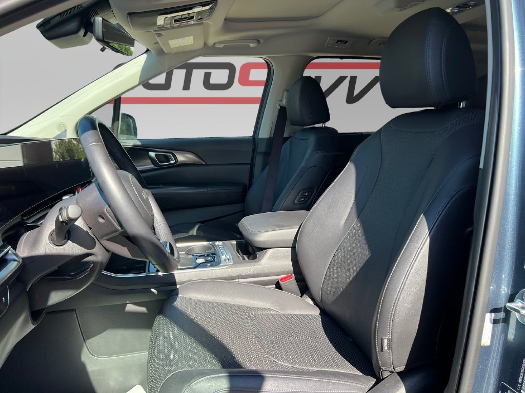 Used 2025 Kia Carnival SX Prestige FWD image 11