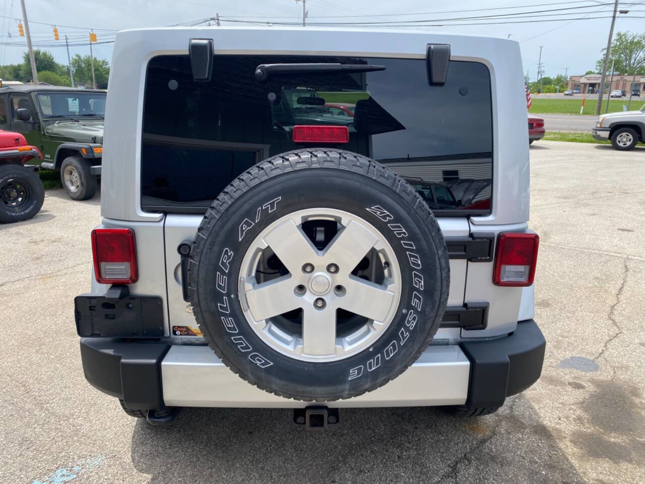 Used 2012 Jeep Wrangler Unlimited Sahara w/ Dual Top Group AWD/4WD image 8