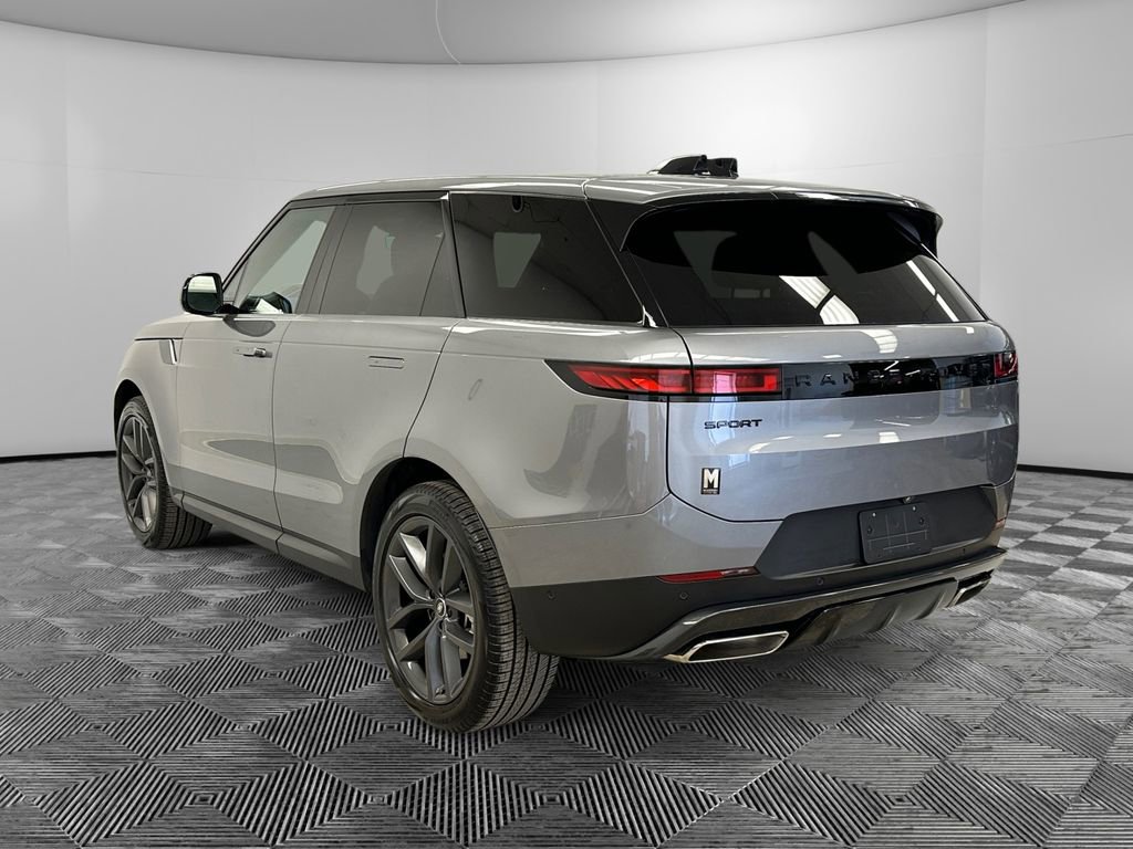 Used 2025 Land Rover Range Rover Sport SE AWD/4WD image 3