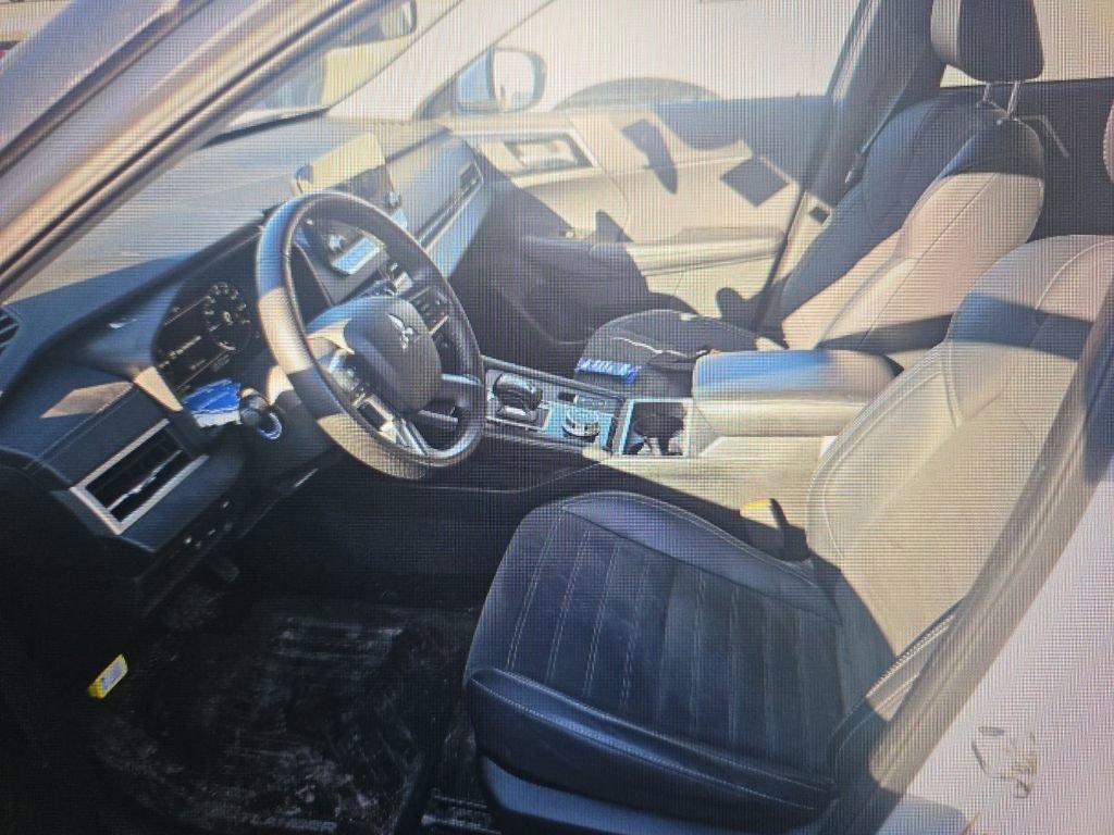 Used 2024 Mitsubishi Outlander SEL image 5