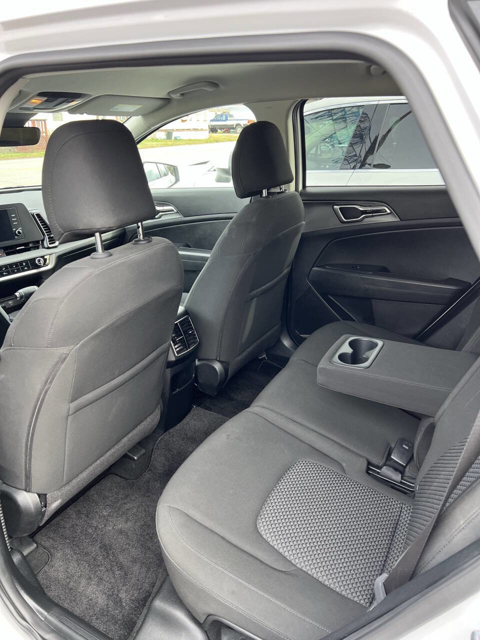 Used 2025 Kia Sportage LX image 6