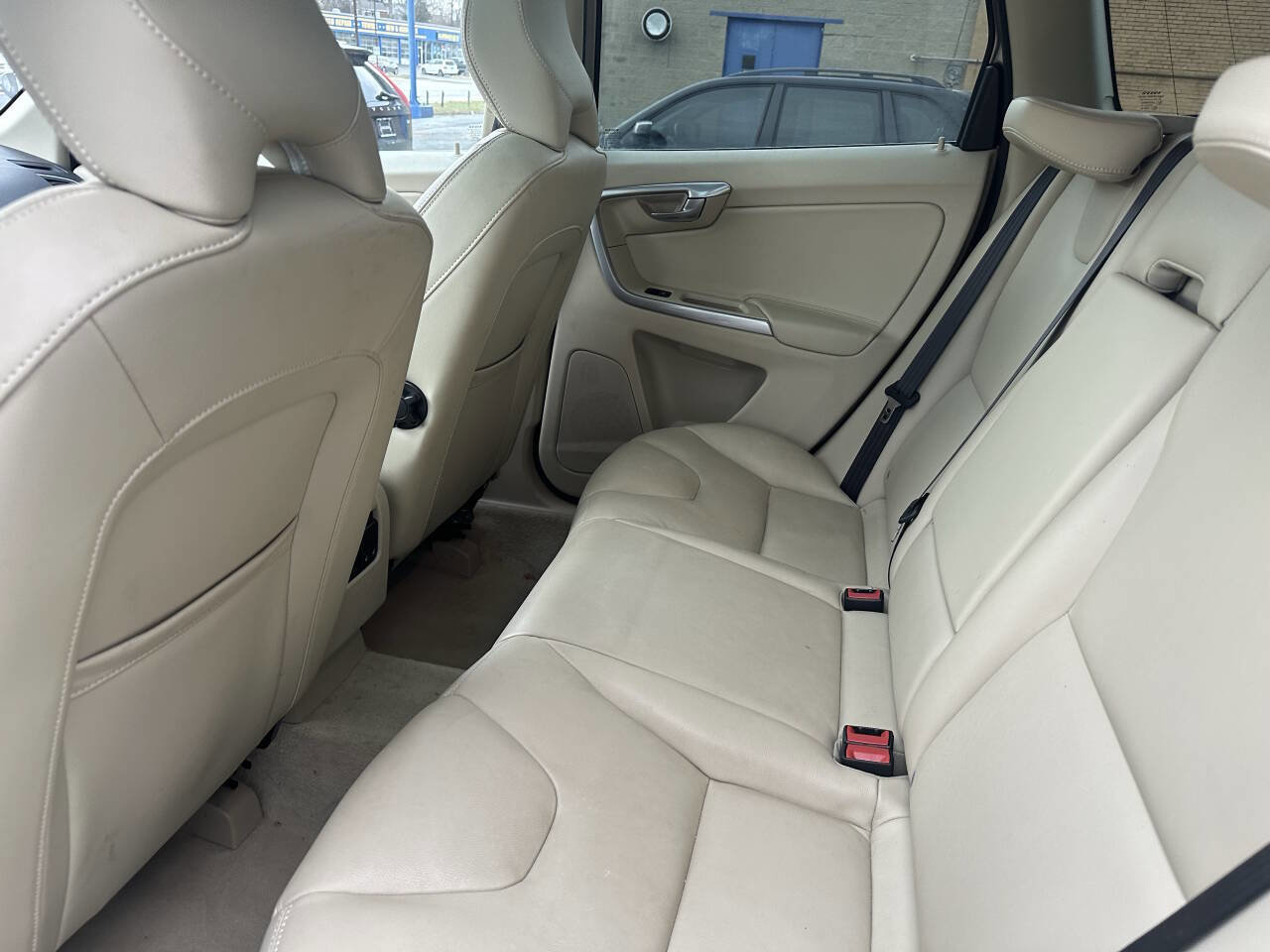 Used 2015 Volvo XC60 T5 Platinum image 10