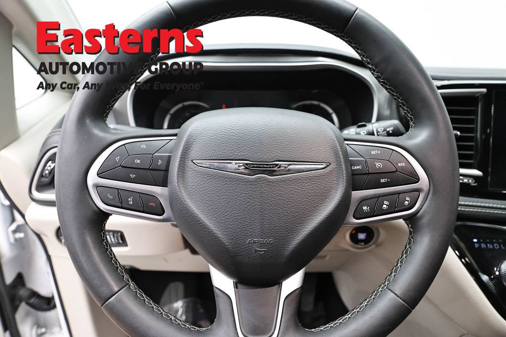 Used 2024 Chrysler Pacifica Limited FWD image 10