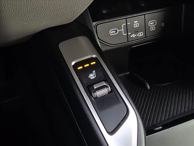 Certified 2025 Kia Sorento S w/ Panoramic Sunroof Package FWD image 17