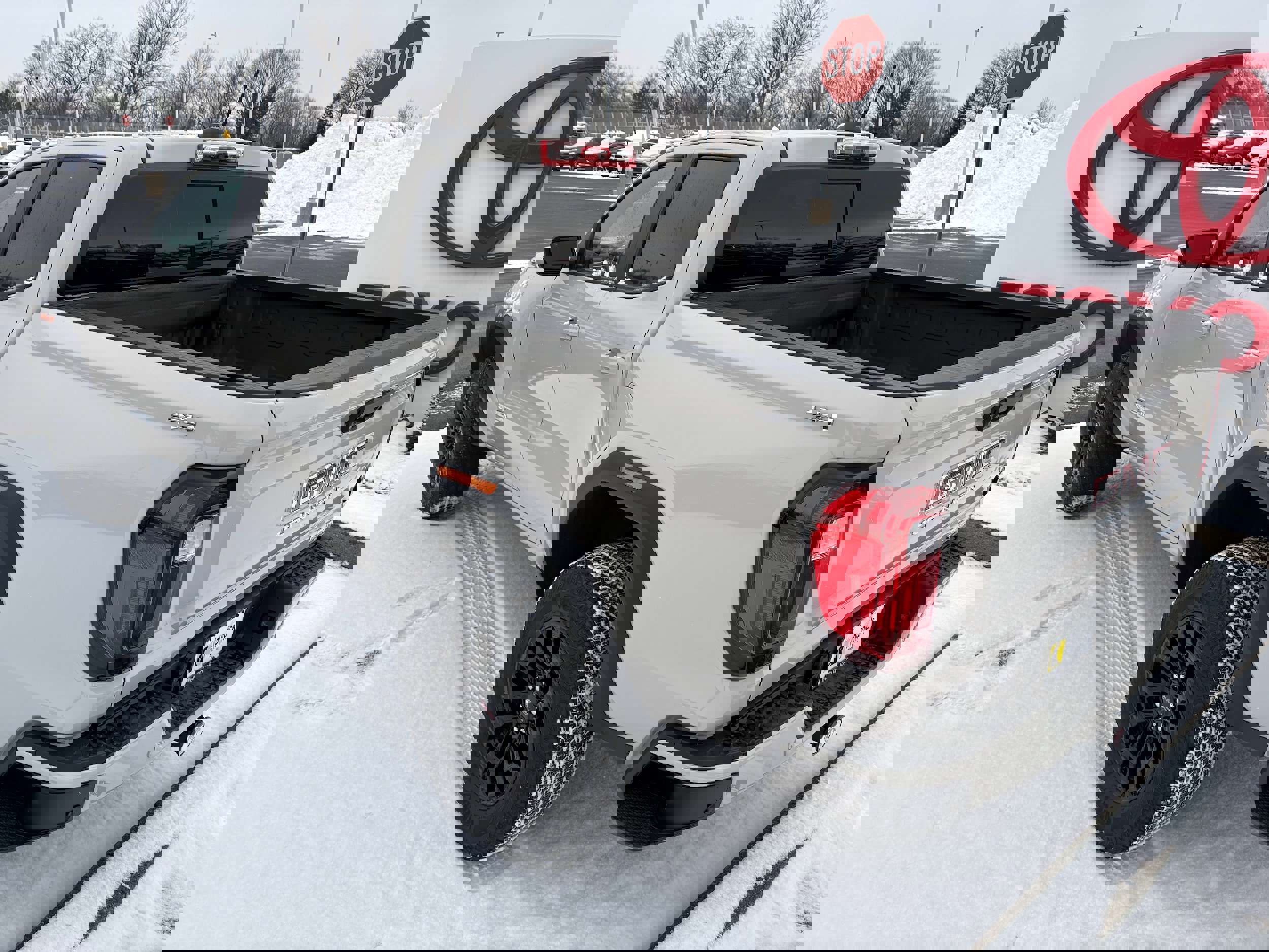 Used 2026 GMC Canyon Elevation w/ Convenience Package image 6