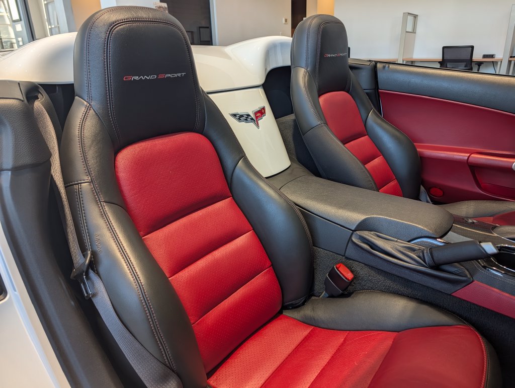 Used 2011 Chevrolet Corvette Grand Sport w/ Preferred Equipment Group RWD image 13