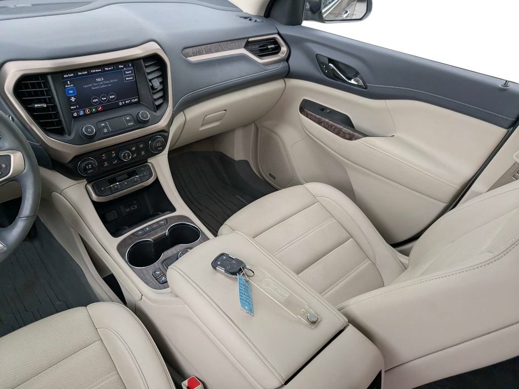 Used 2022 GMC Acadia Denali w/ Denali Technology Package FWD image 16