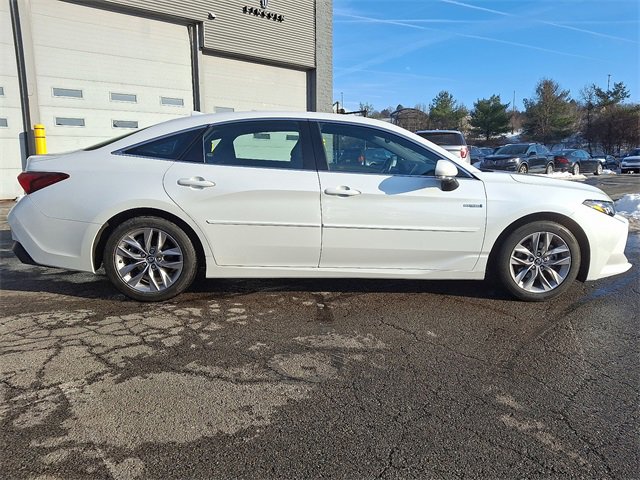 Used 2019 Toyota Avalon XLE w/ Moonroof Package image 7