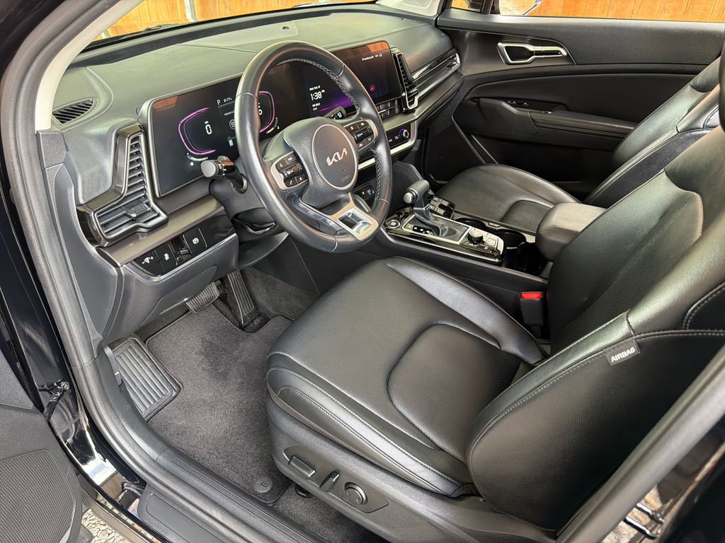 Used 2024 Kia Sportage EX image 2