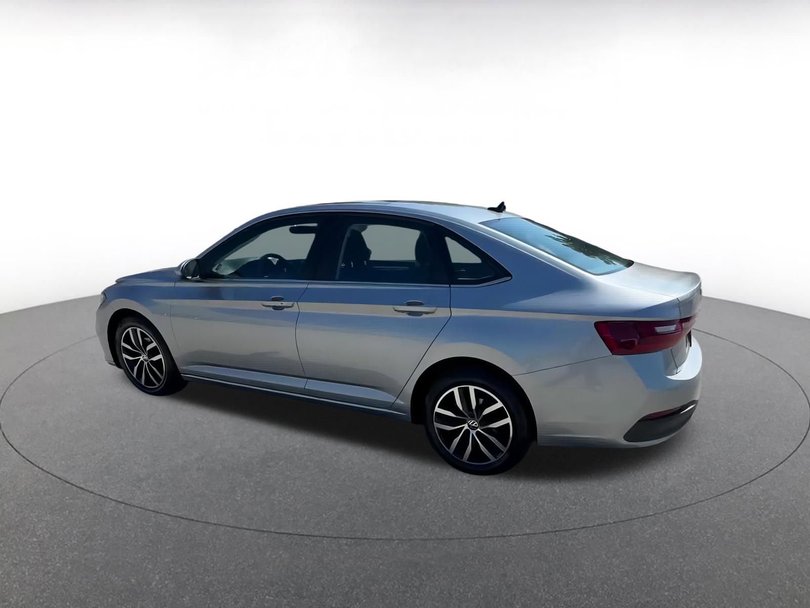 Used 2025 Volkswagen Jetta SE image 10