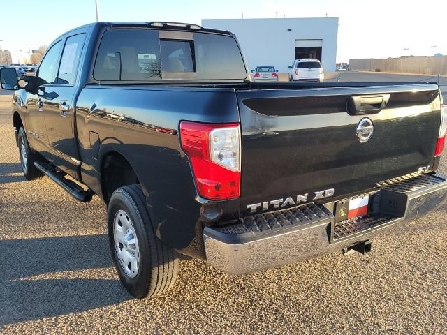 Used 2017 Nissan Titan SV image 8