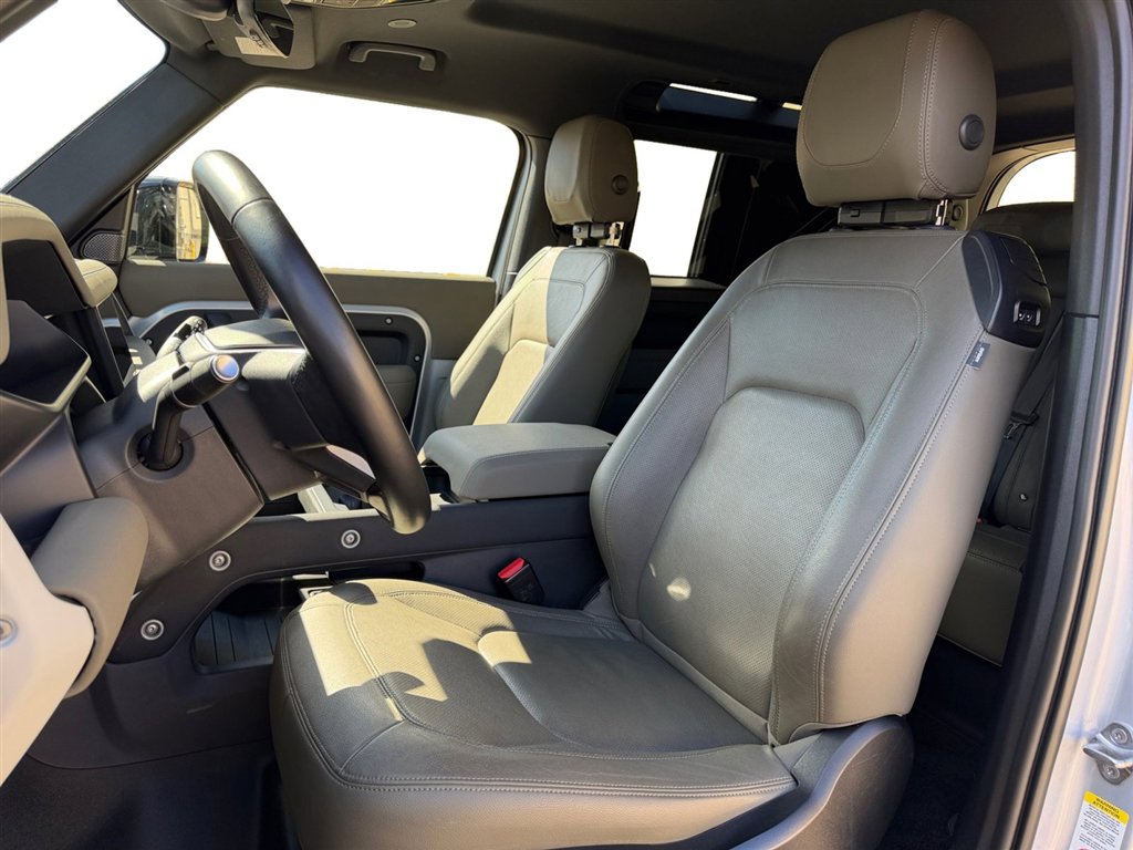 Used 2023 Land Rover Defender 90 S image 10