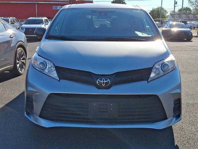 Used 2020 Toyota Sienna L FWD image 2