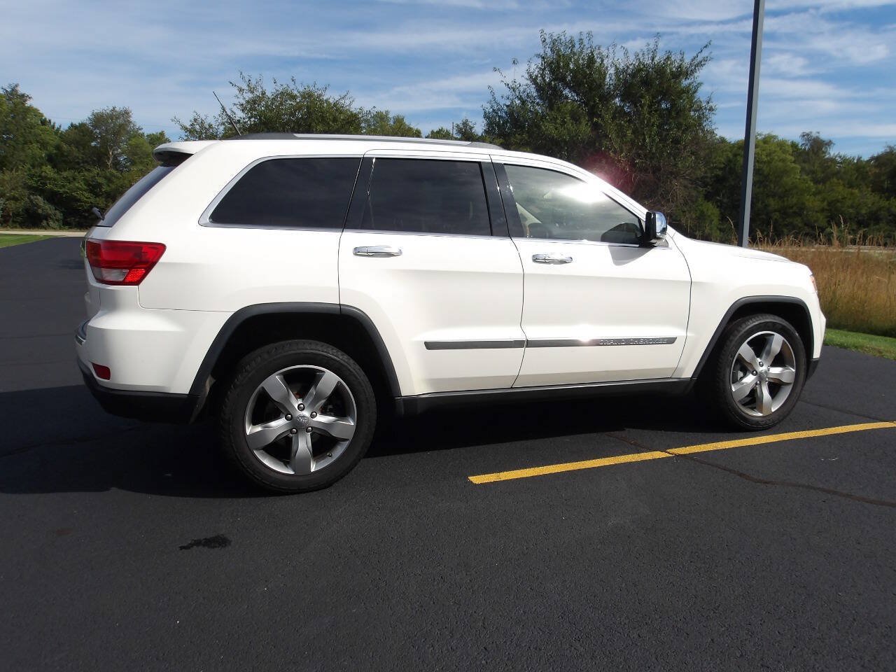 Used 2011 Jeep Grand Cherokee Overland AWD/4WD image 42