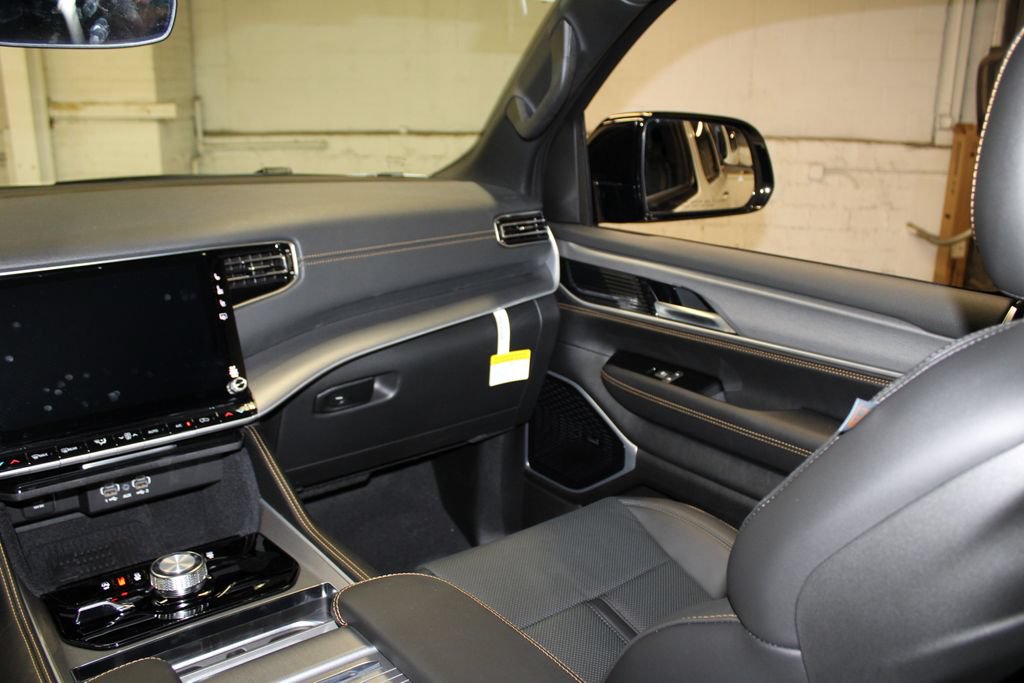 New 2026 Jeep Grand Wagoneer 4WD image 38