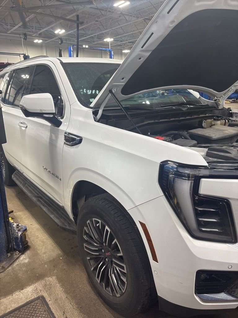 Used 2025 GMC Yukon Elevation AWD/4WD image 2