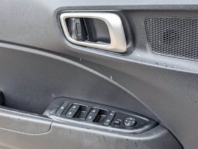 Used 2021 Hyundai Venue SEL FWD image 23