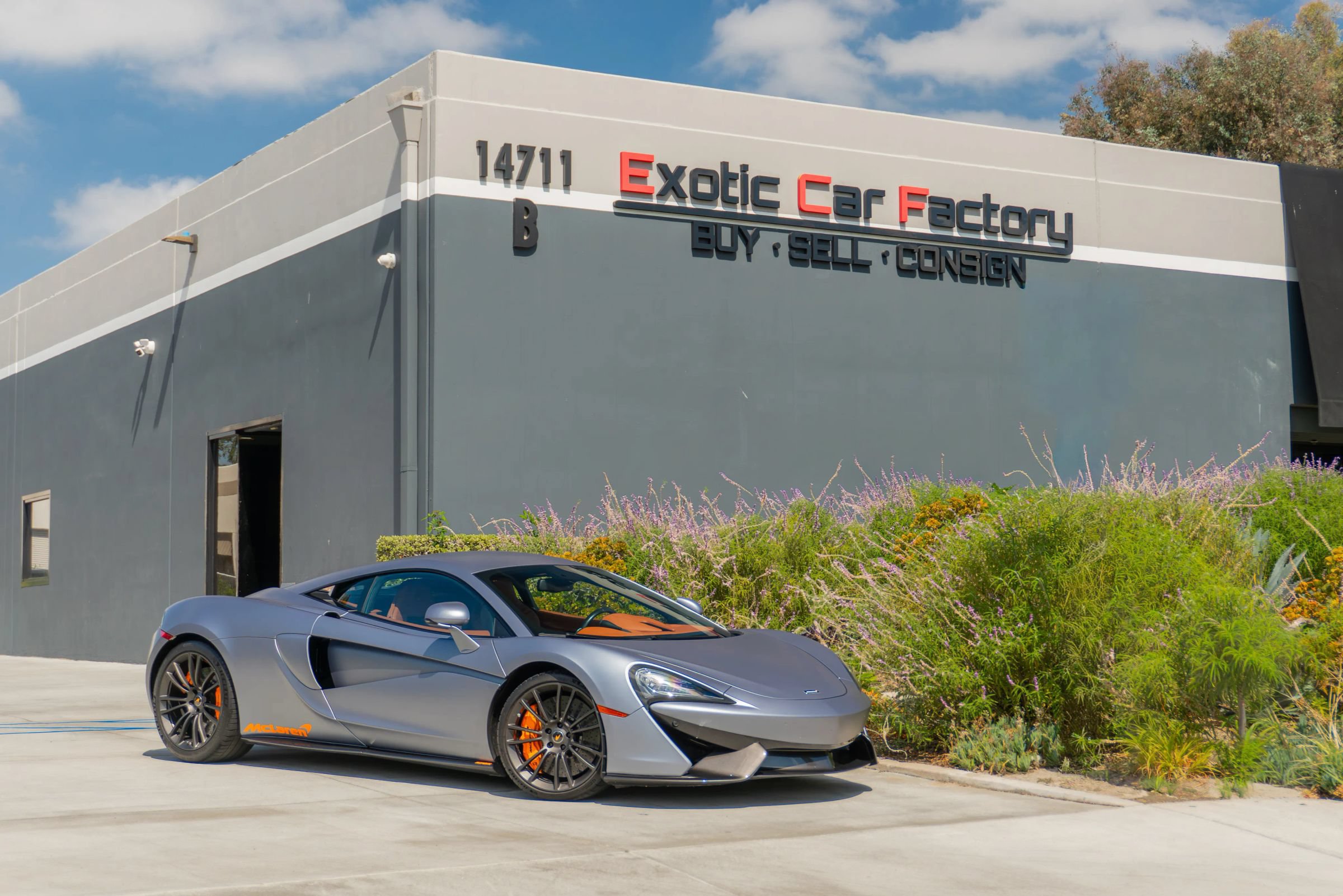 Used 2017 McLaren 570S Coupe RWD image 1