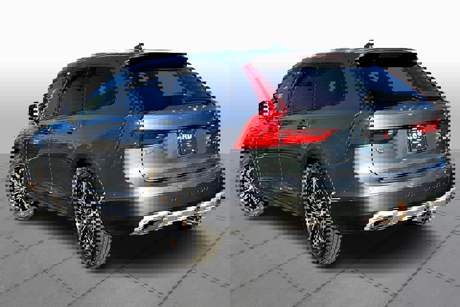 Used 2019 Volvo V90 T5 Cross Country w/ Protection Package Premier image 12