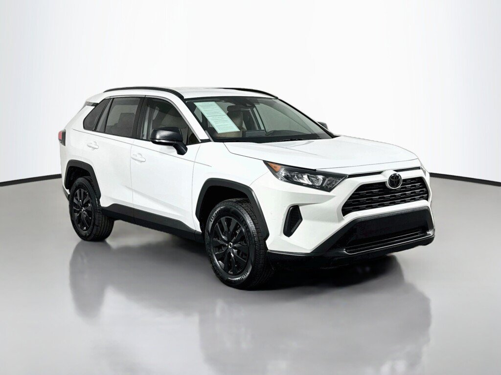 Used 2021 Toyota RAV4 LE FWD image 7