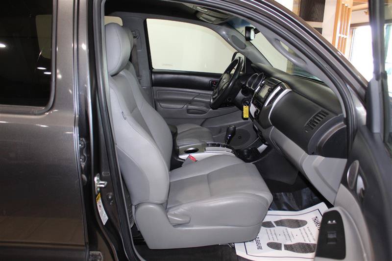 Used 2013 Toyota Tacoma 4x4 Double Cab w/ Limited Pkg image 27