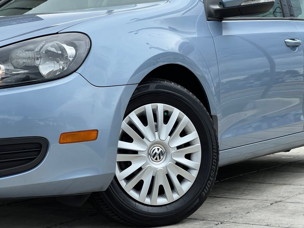Used 2012 Volkswagen Golf 4-Door FWD image 2