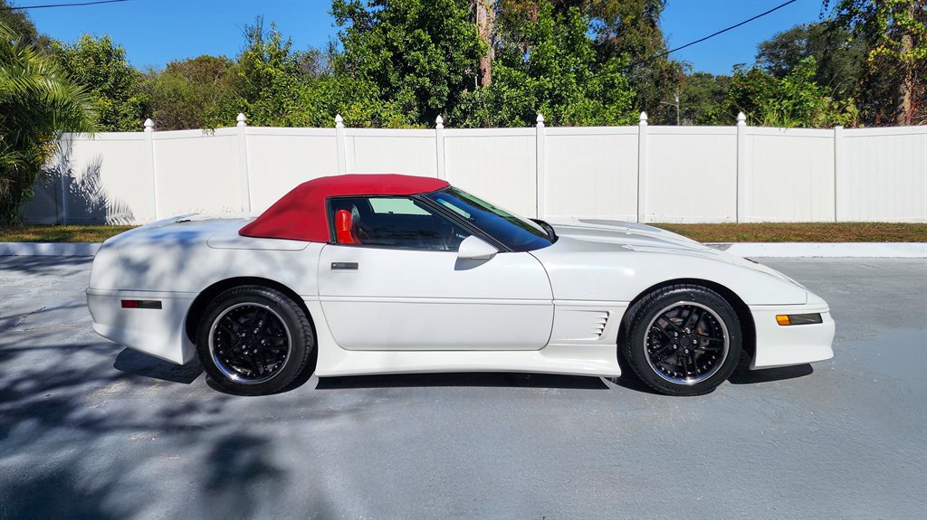 Used 1995 Chevrolet Corvette Convertible image 17