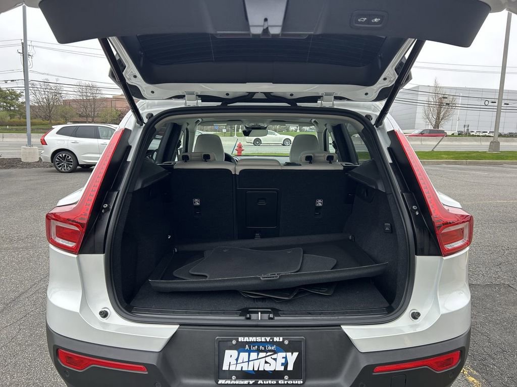 Certified 2023 Volvo XC40 B5 Plus w/ Driver Assist Package image 27