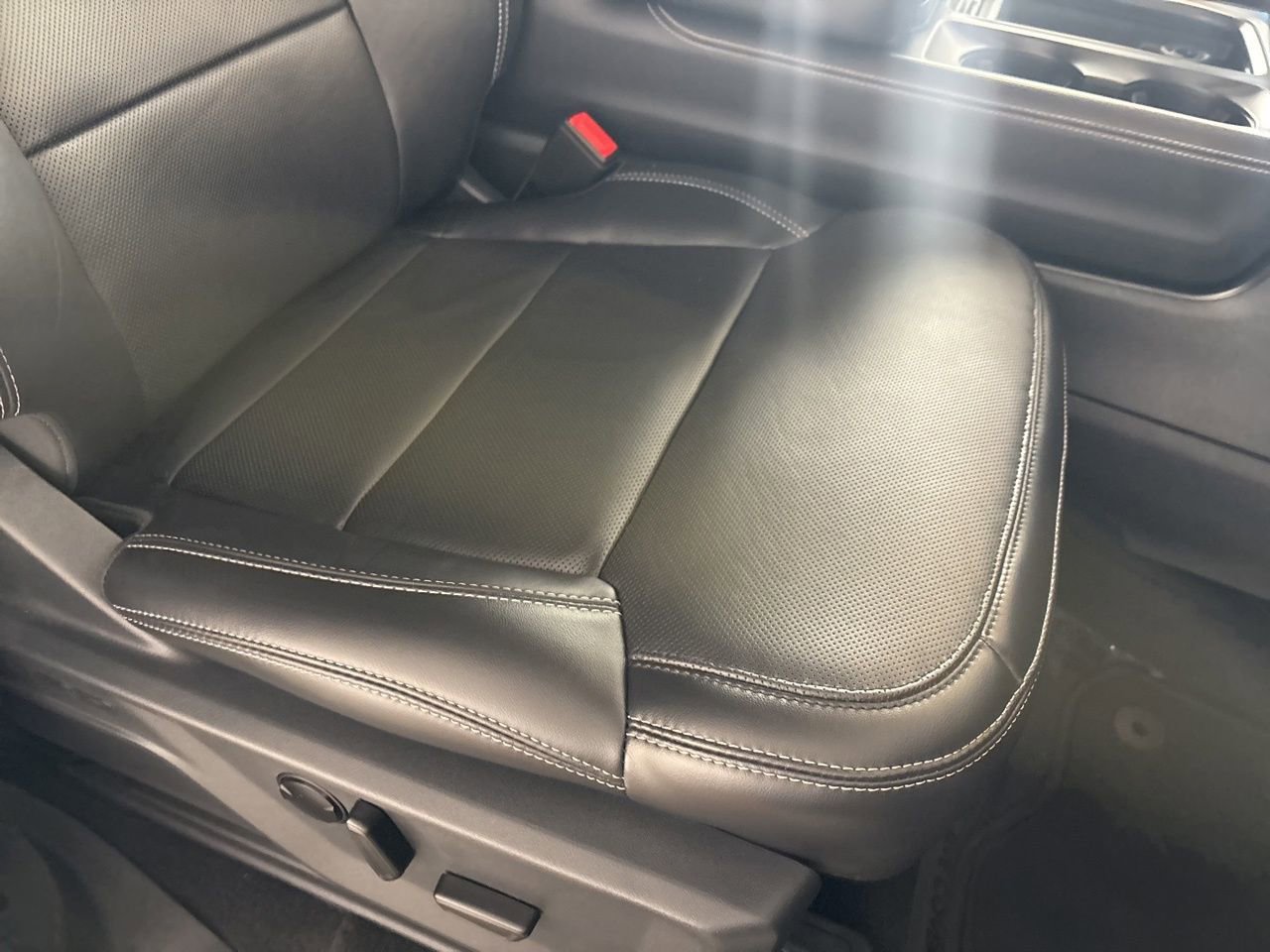 Used 2025 Ford Expedition Platinum image 30