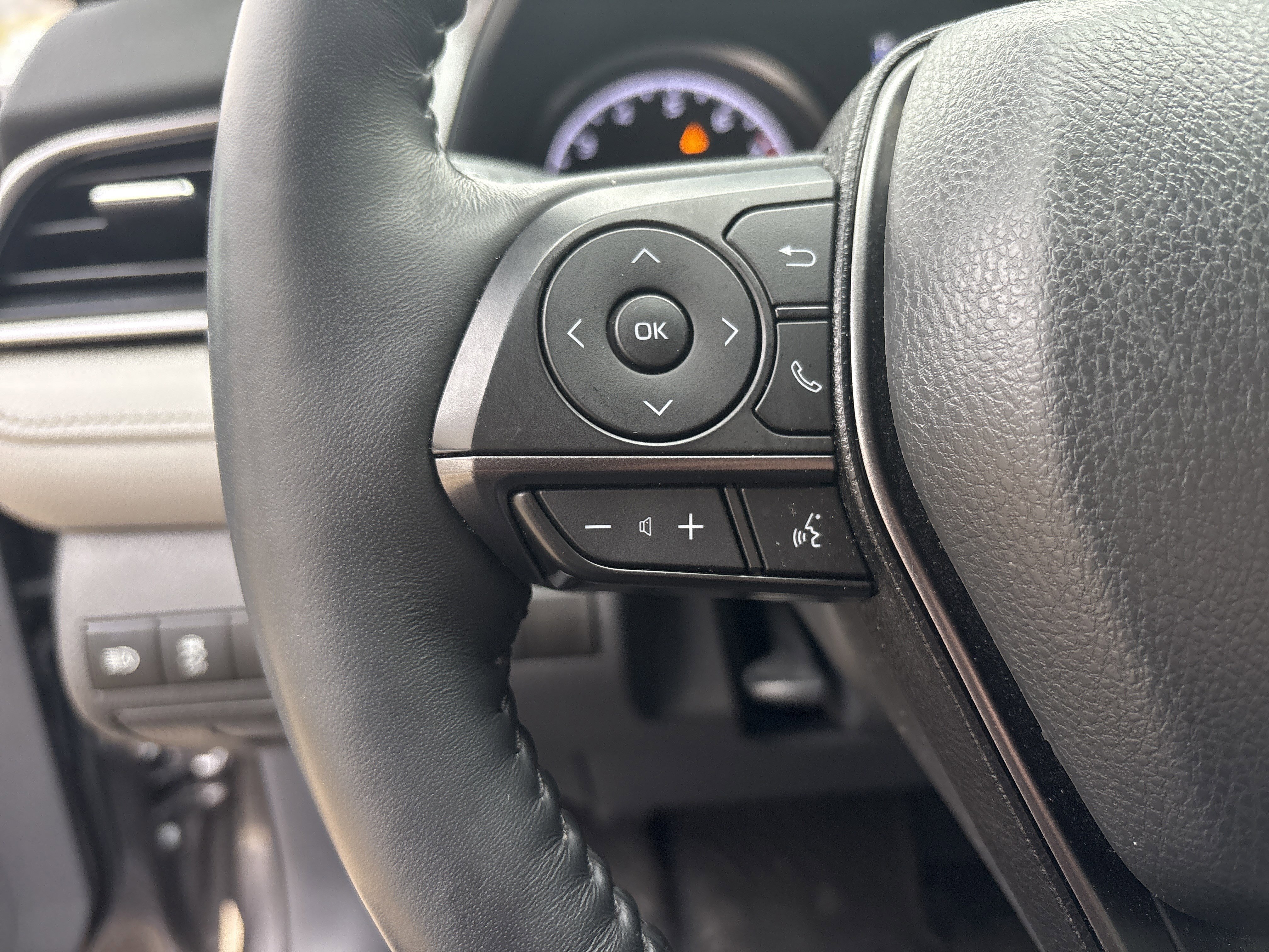 Used 2023 Toyota Camry SE image 19