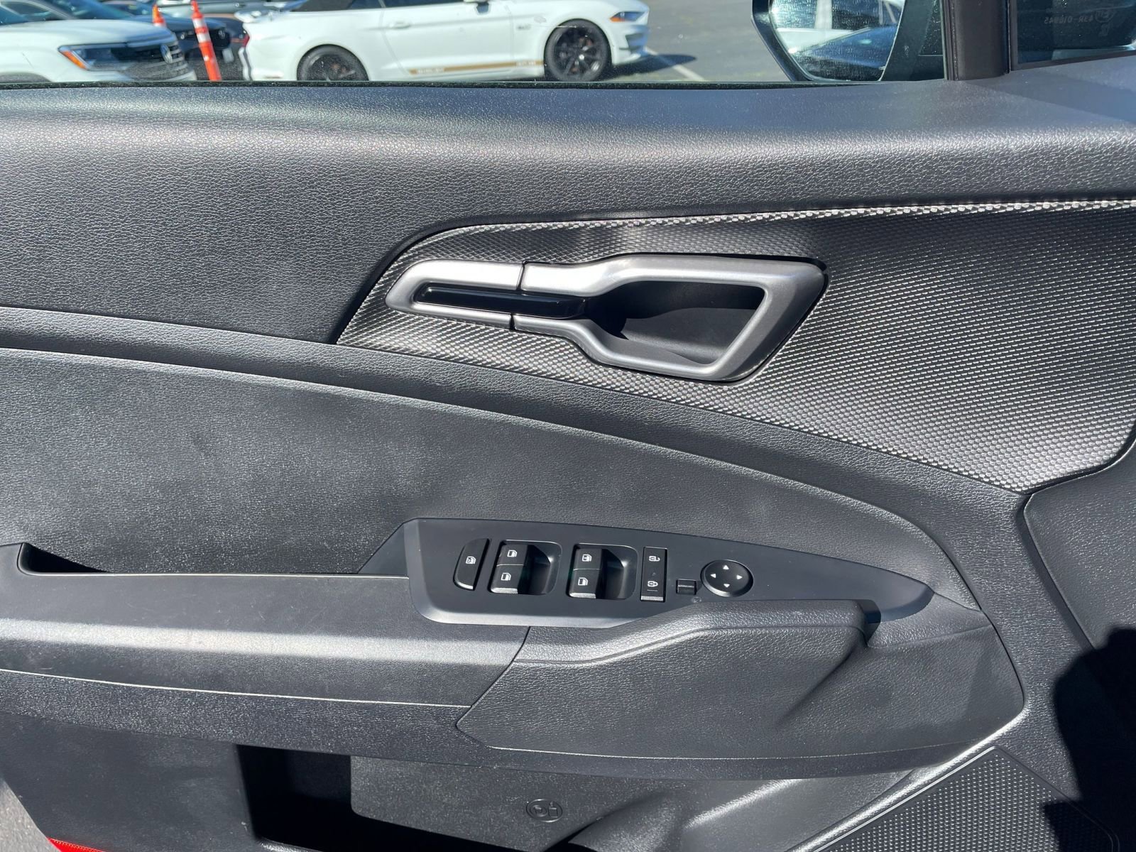 Used 2025 Kia Sportage LX image 18